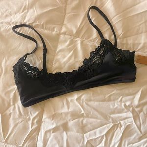 NWT SKIMS fits everybody onyx black lace bra